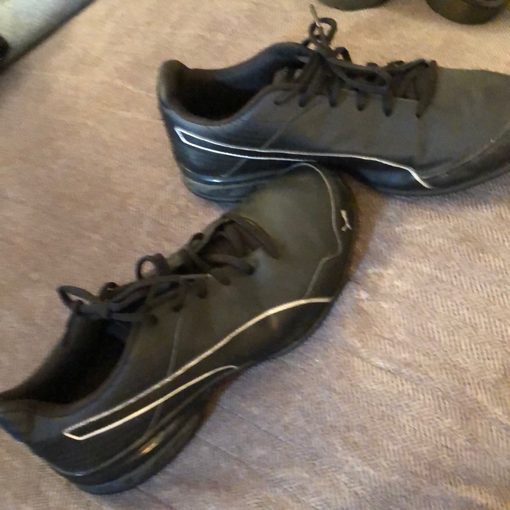 Men’s puma tennis shoes black and color size 11